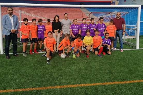 La alcaldesa visita la primera edición del campus de verano de Roque Mesa en Telde/TA.